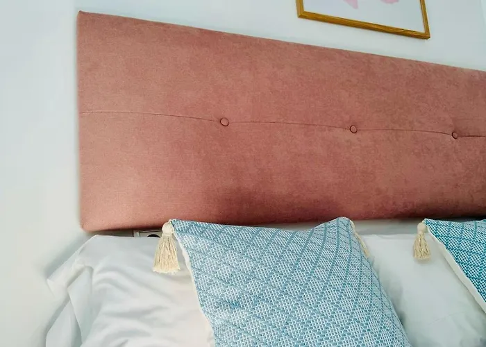 Abat 3 Cool & Wide Duplex Next To The Cathedral *