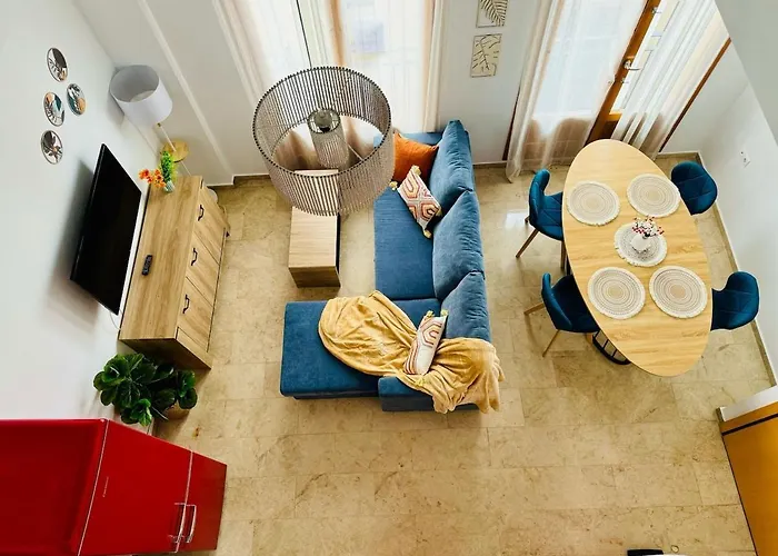 Abat 3 Cool & Wide Duplex Next To The Cathedral