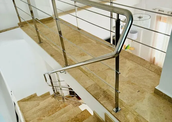 Abat 3 Cool & Wide Duplex Next To The Cathedral