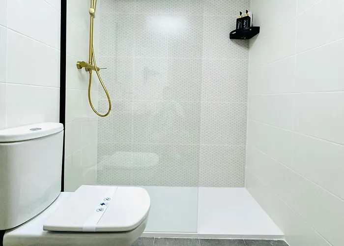 Abat 2 Cool & Wide Flat Next To The Cathedral Apartment *