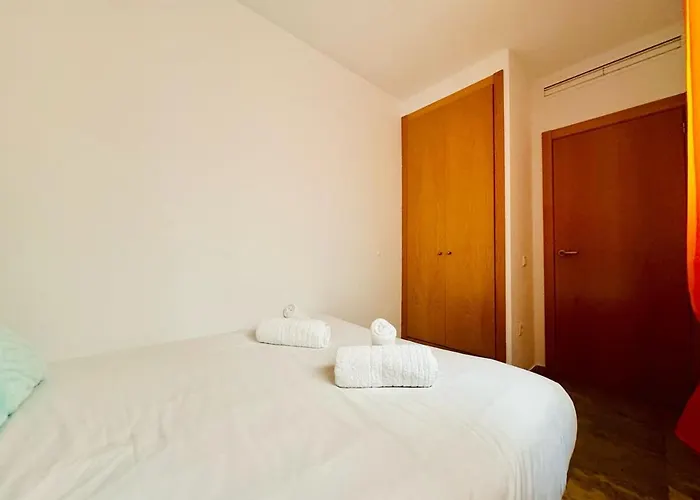 Abat 2 Cool & Wide Flat Next To The Cathedral *