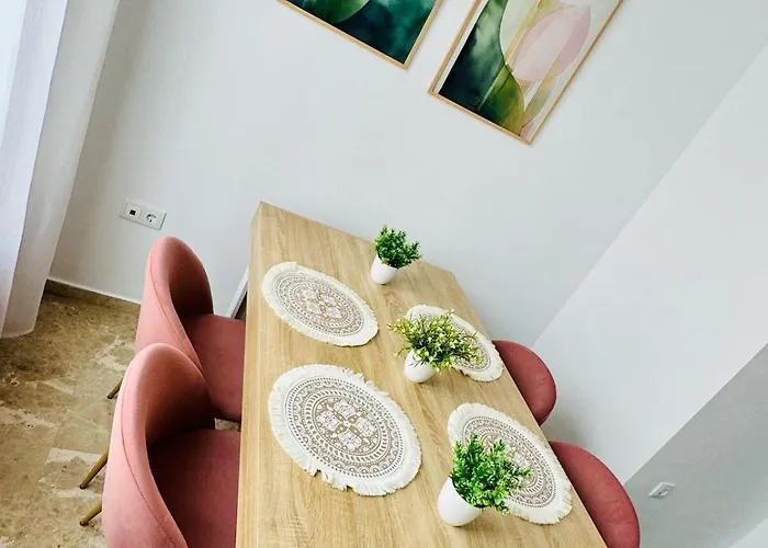 Abat 2 Cool & Wide Flat Next To The Cathedral Apartment