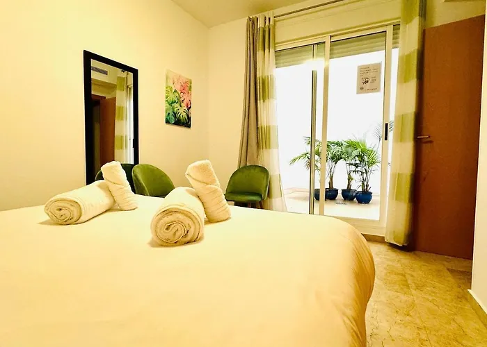 Abat 1 Cool & Wide Flat Next To The Cathedral Apartment