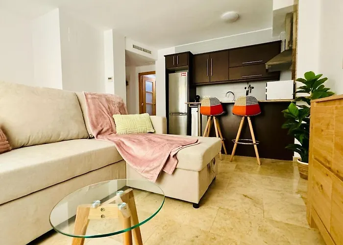 Abat 1 Cool & Wide Flat Next To The Cathedral *