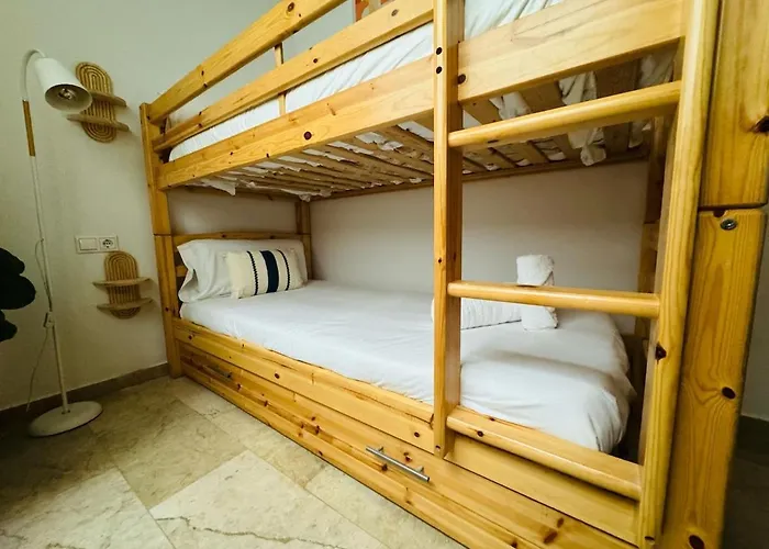 Abat 1 Cool & Wide Flat Next To The Cathedral