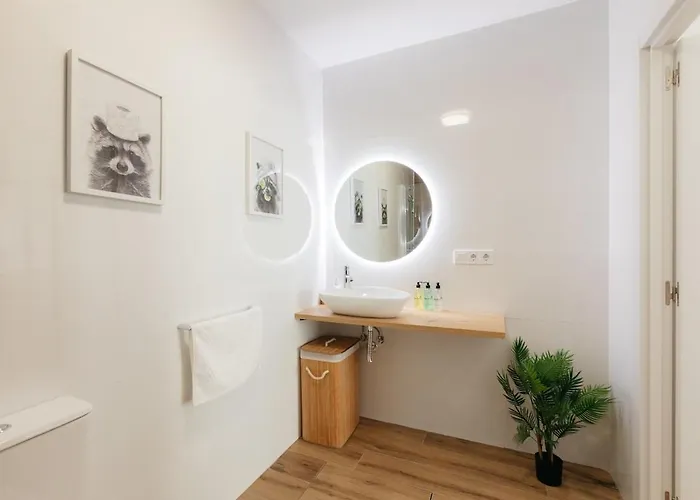 Stylish With Easy Access To Valencias شقة فالنسيا