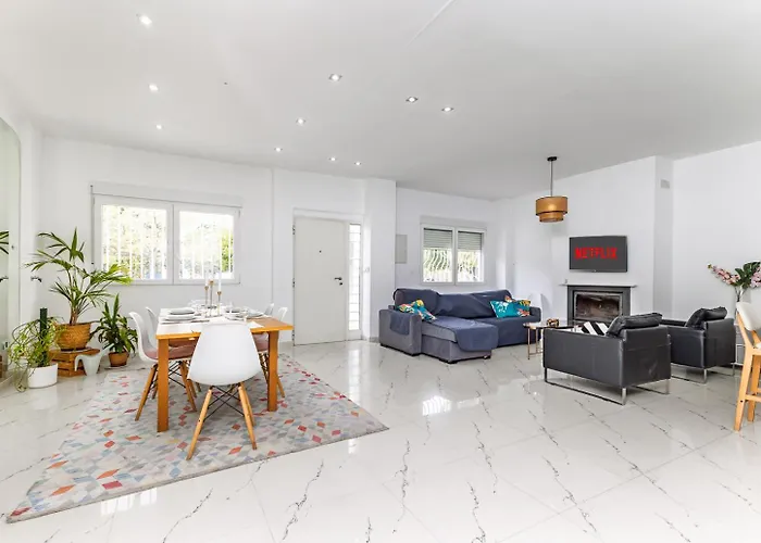 Casa Familiar 9 Pax, Smart Tv, Centro, Playa, Cafe, Ac *