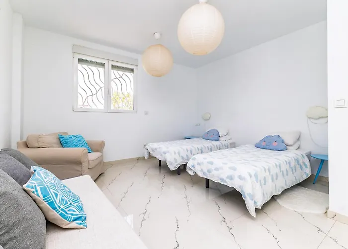 Casa Familiar 9 Pax, Smart Tv, Centro, Playa, Cafe, Ac بيت للعطل