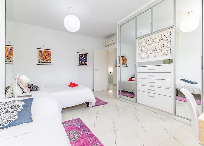 Casa Familiar 9 Pax, Smart Tv, Centro, Playa, Cafe, Ac 펜션 발렌시아