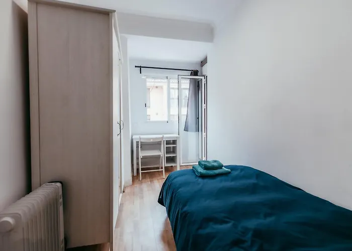 Queen Apt, 2min To Beach, Terrace, 3bd, 6pax شقة *