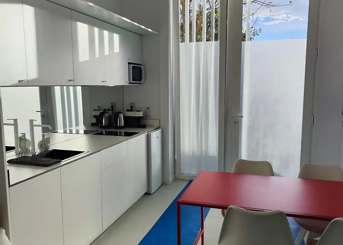 Carisan1 - 6 Min To Beach, Modern, Bright