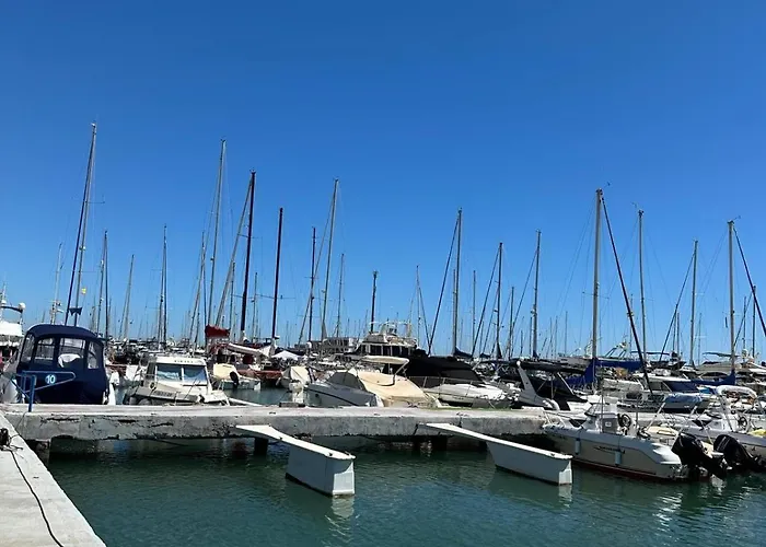 Casa Con Barbacoa En Urbanizacion Privada *