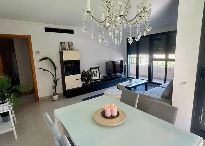 300 M From The ,parking , Breakfast *