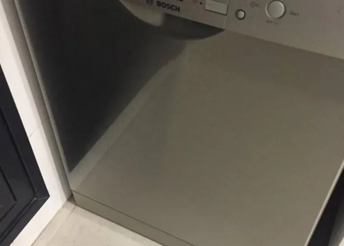 300 M From The ,parking , Breakfast