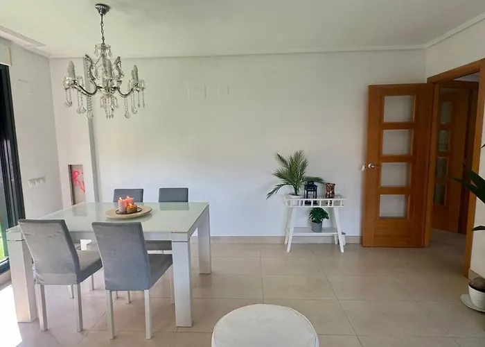 300 M From The ,parking , Breakfast