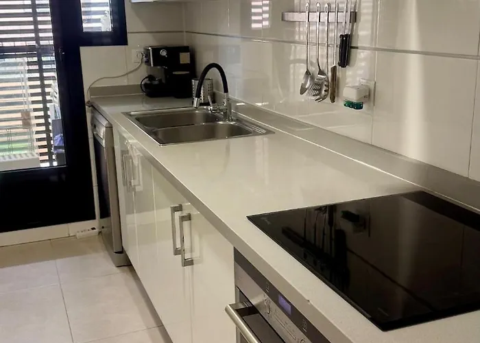 아파트 300 M From The ,parking , Breakfast