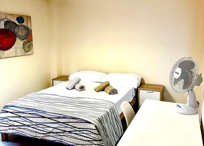 Quarto em Acomodações Particulares A 20 Minutos De La Playa Y 10 Minutos Del Puerto De Valência