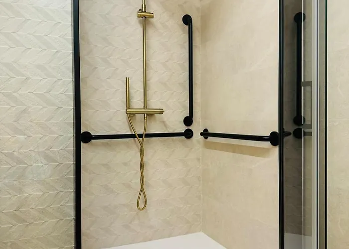 Modern With Style Near Center شقة *