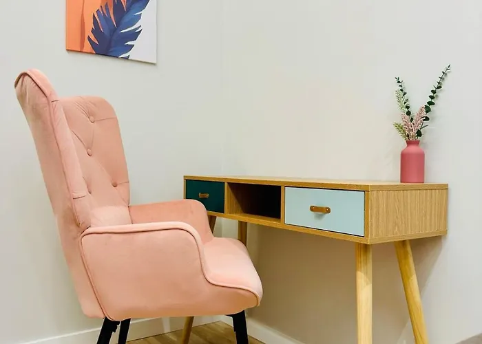 Modern With Style Near Center فالنسيا