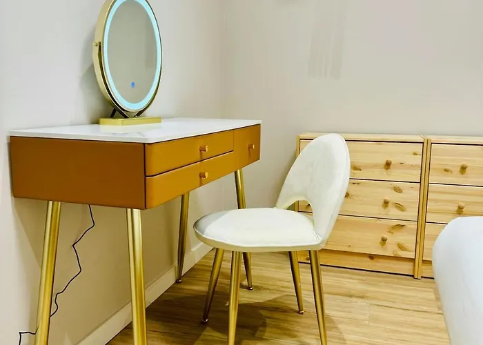 Modern With Style Near Center شقة