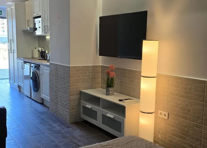 Arena Legacy Modern Suits Valencia