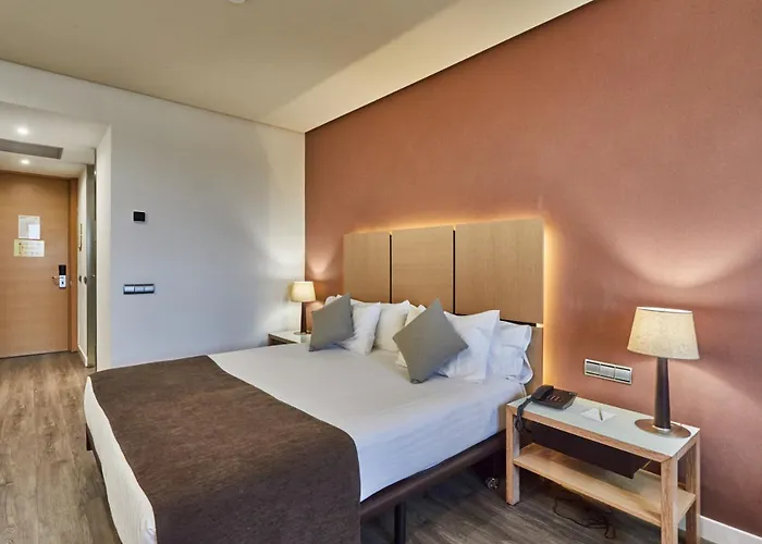 Szálloda Silken Puerta 4*