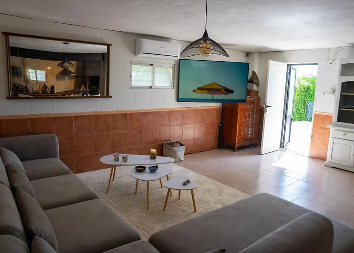 Beautiful With Huge Private Pool And Vineyard View