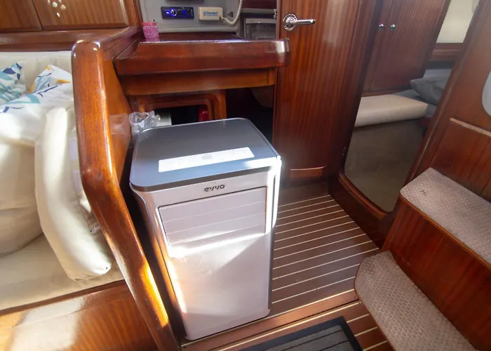 On A Sailing Boat In 발렌시아