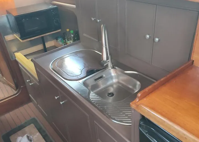 Romantic Sailboat Valence