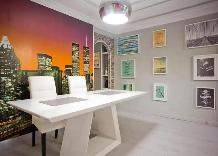 4-bed Sleeps 7 Free Parking شقة *