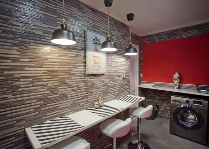 شقة 4-bed Sleeps 7 Free Parking فالنسيا