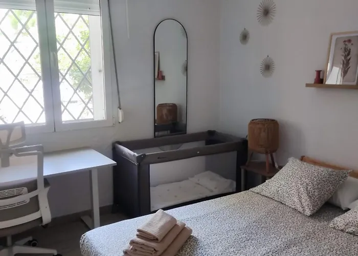 Al Lado De La Playa Malvarrosa