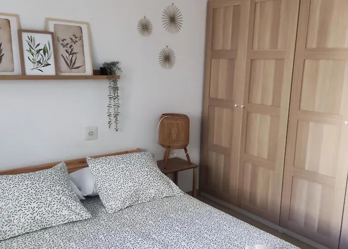 Al Lado De La Playa Malvarrosa *