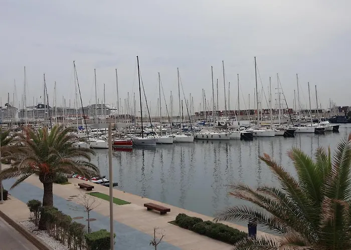 Magnificent Sailboat With Free Parking For Cars *