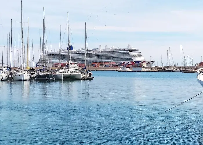 بوتيل Magnificent Sailboat With Free Parking For Cars *