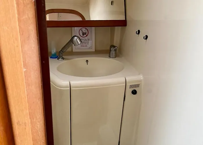 Magnificent Sailboat With Free Parking For Cars * فالنسيا