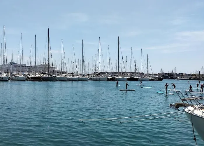 Magnificent Sailboat With Free Parking For Cars بوتيل فالنسيا
