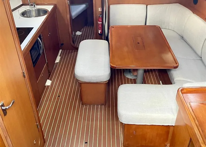 بوتيل Magnificent Sailboat With Free Parking For Cars *