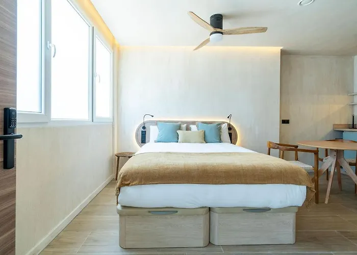 فندق مبيت وإفطار Nomad Haux Puerto 4*