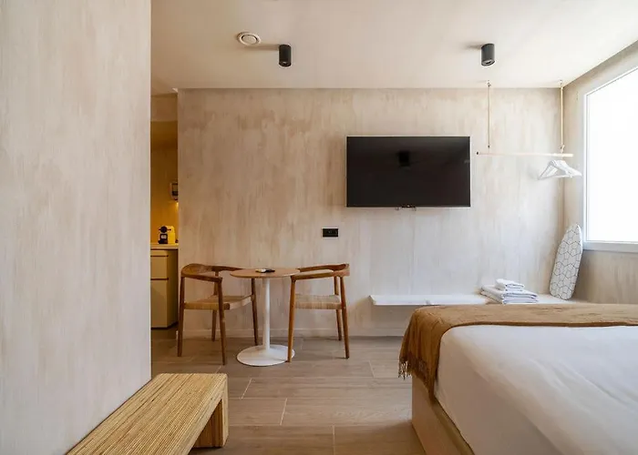 فندق مبيت وإفطار Nomad Haux Puerto 4*