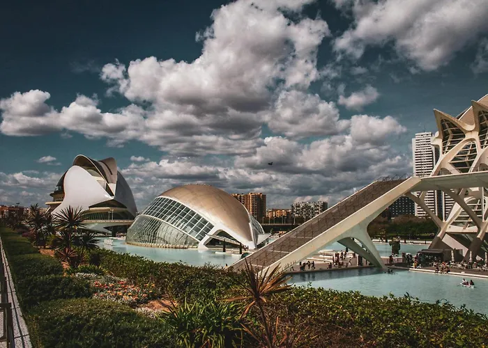 Ciudad De Artes Y Ciencias Apartahotel