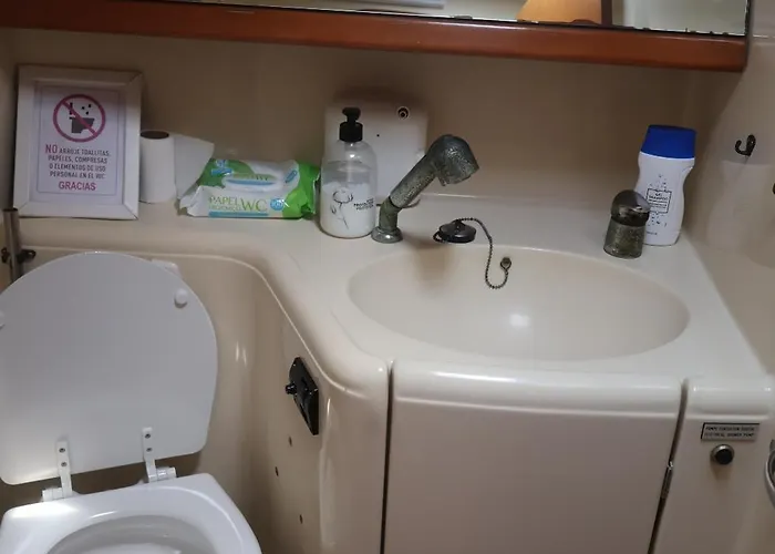 بوتيل Magnificent Sailboat With Free Parking For Cars *