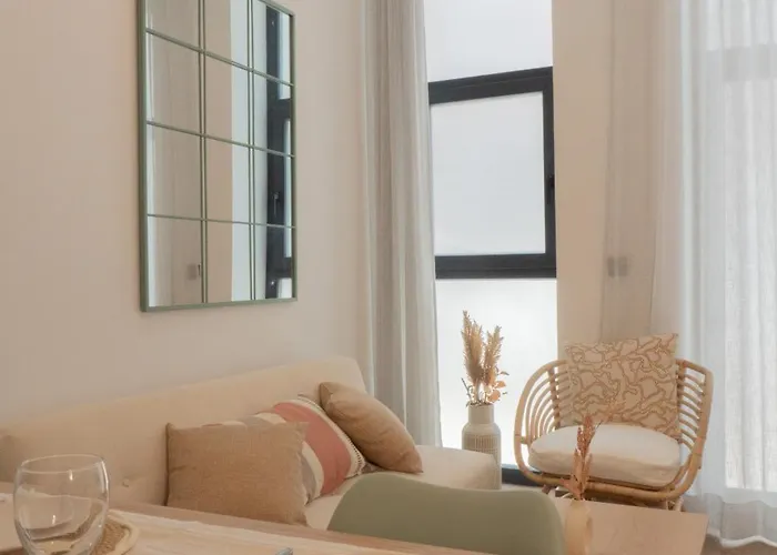 شقة Stylish Downtown Charm