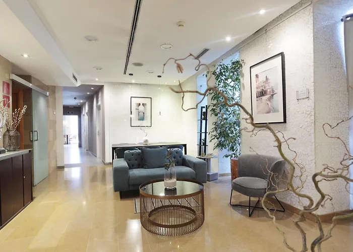 & Co. Quart Boutique Отель 3*