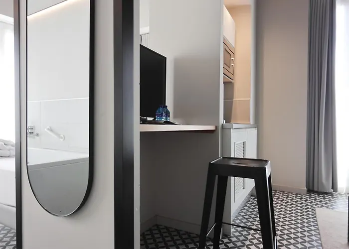 & Co. Quart Boutique Валенсия