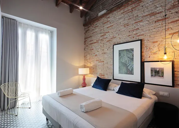 & Co. Quart Boutique Валенсия