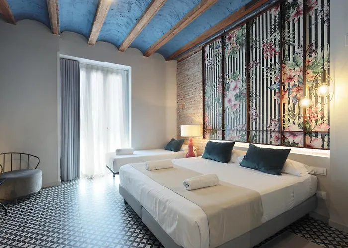 & Co. Quart Boutique Отель 3*