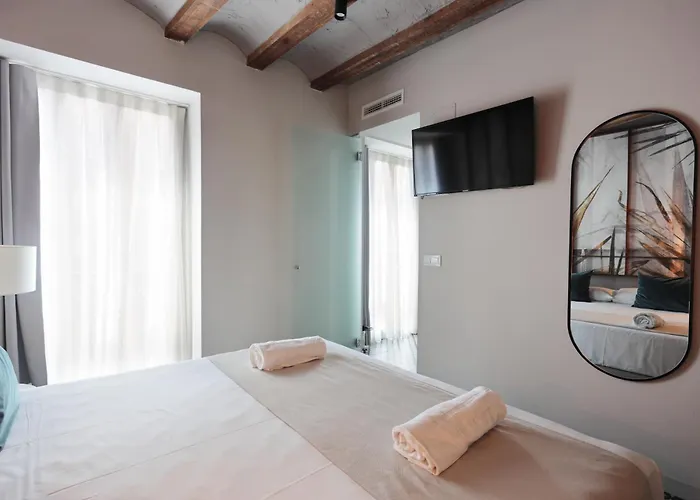 & Co. Quart Boutique 3*