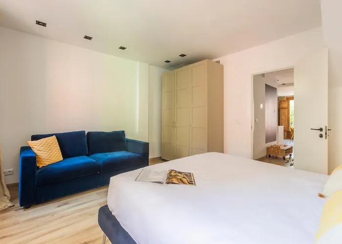 Luxury New 10 Min Walk To The Beach, Late Checkout Apartment *