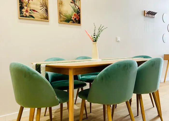 Modern With Style Near Center شقة *